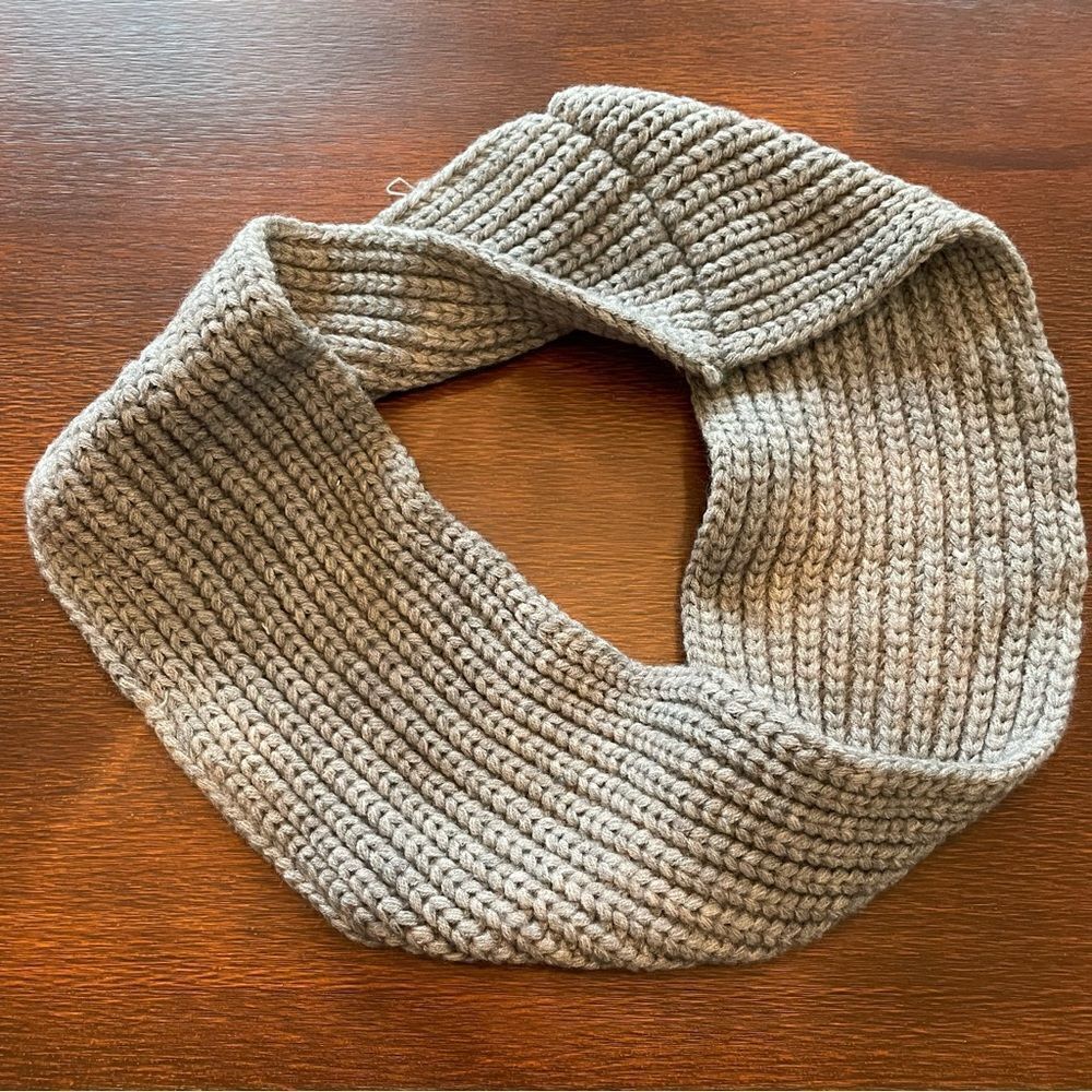 Bundle of 4 Knit Yarn Infinity Scarves - Picture 5 of 9
